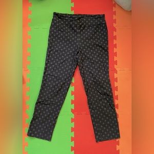 Polkadot stretch cropped capri pants size 10 by Attyre New York